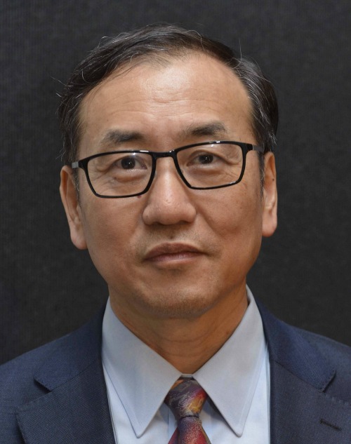 Un J. Kang, MD Profile Headshot